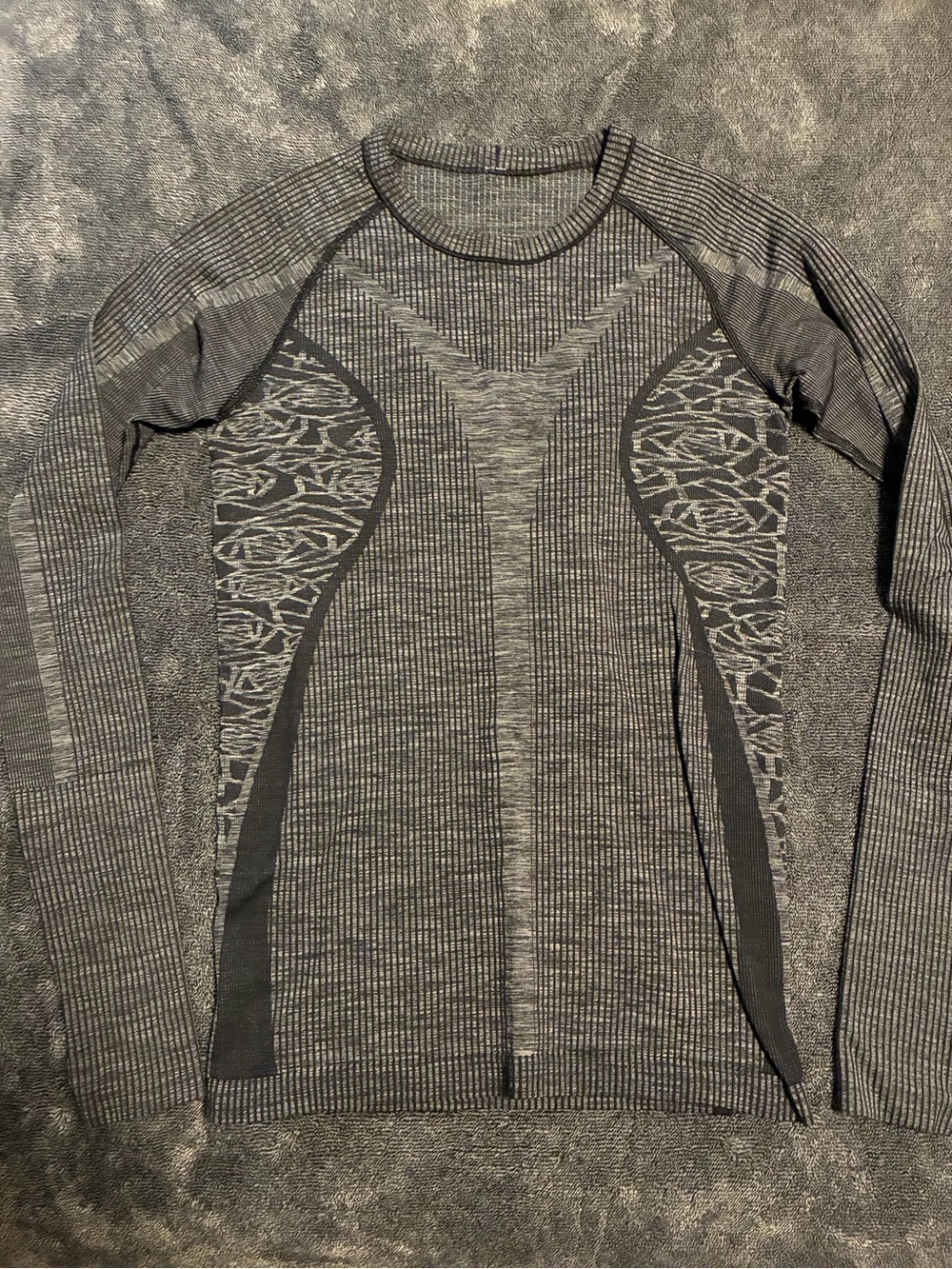 Seamless Long Sleeve Athletic Top in Heather Gray & Black